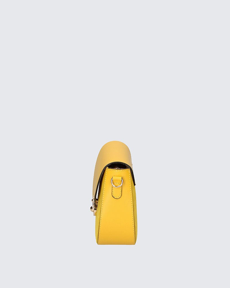 Borsa in vera pelle con patta e chiusura oro