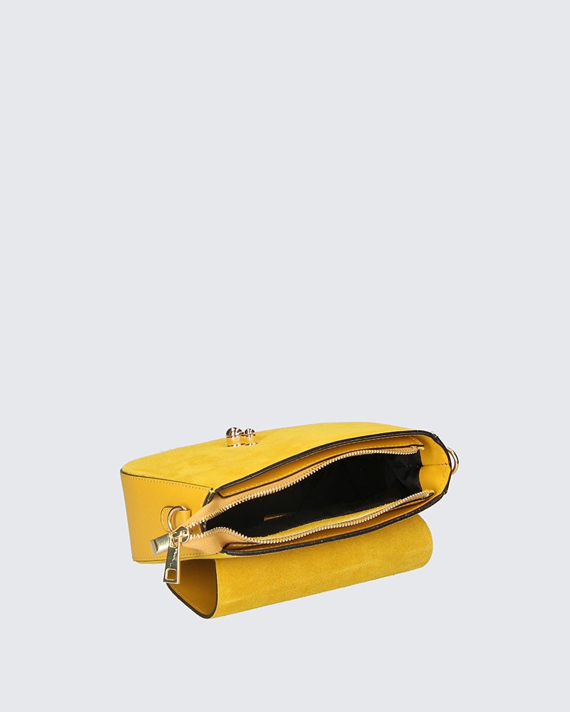 Borsa in vera pelle con patta e chiusura oro