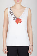 Top con rosa ricamata