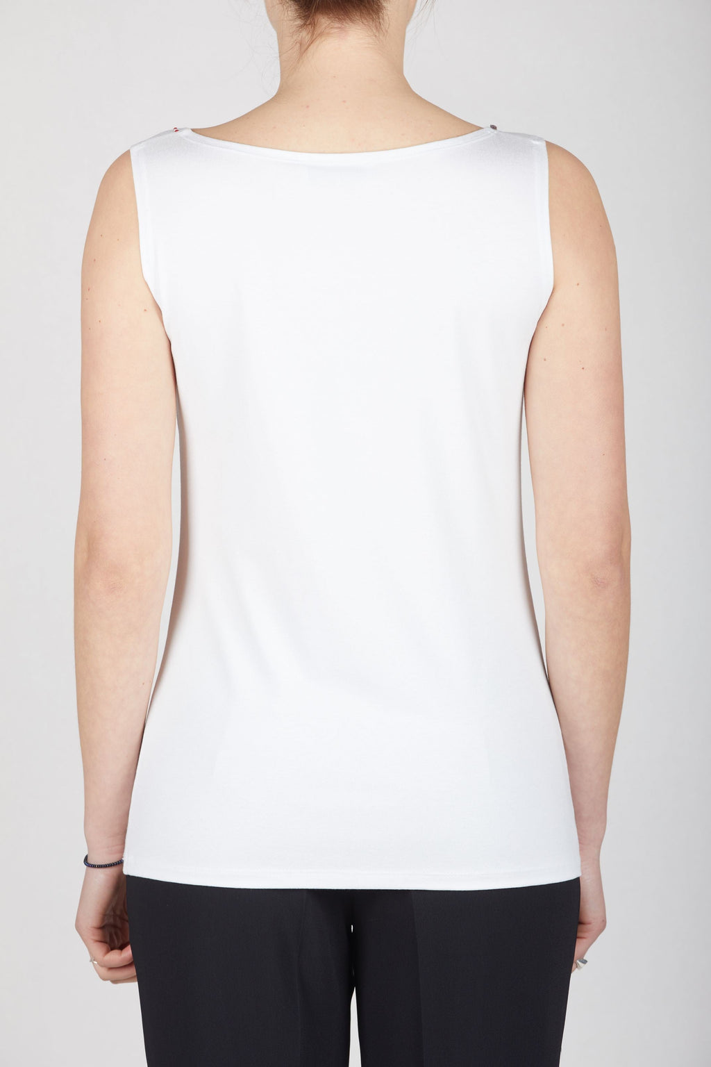 Top con rosa ricamata