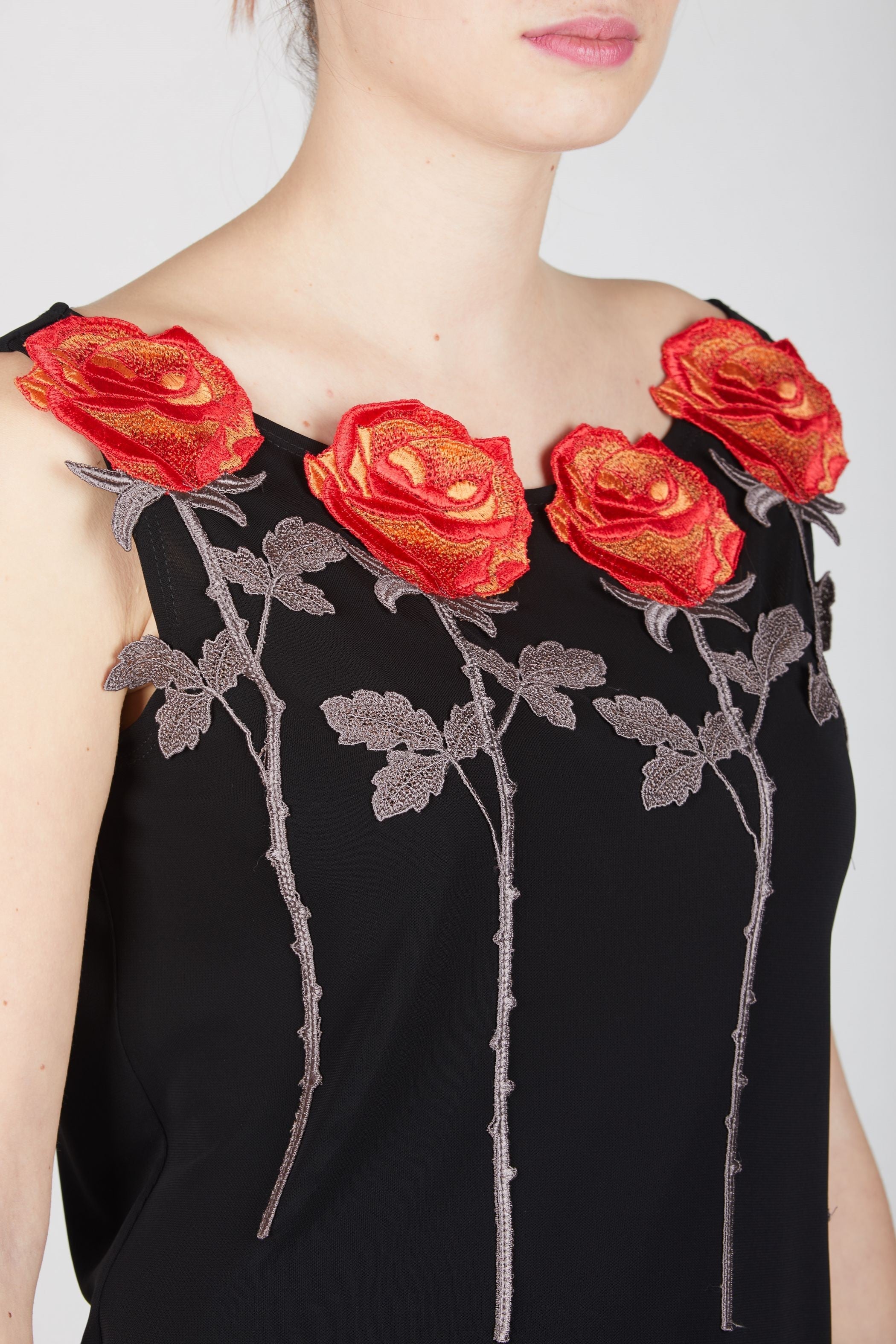 Casacca con rose ricamate