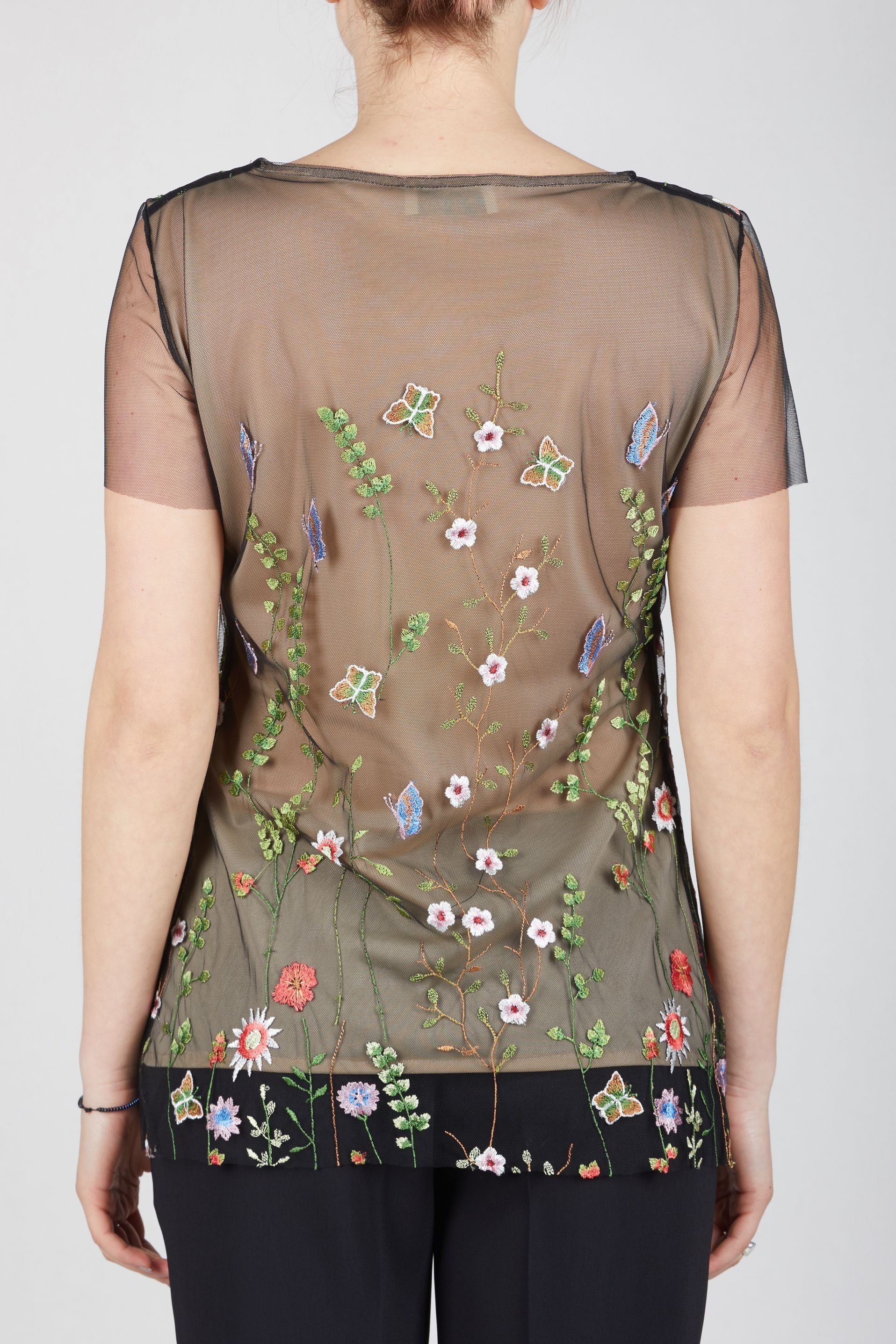 T-shirt in tulle con ricami floreali