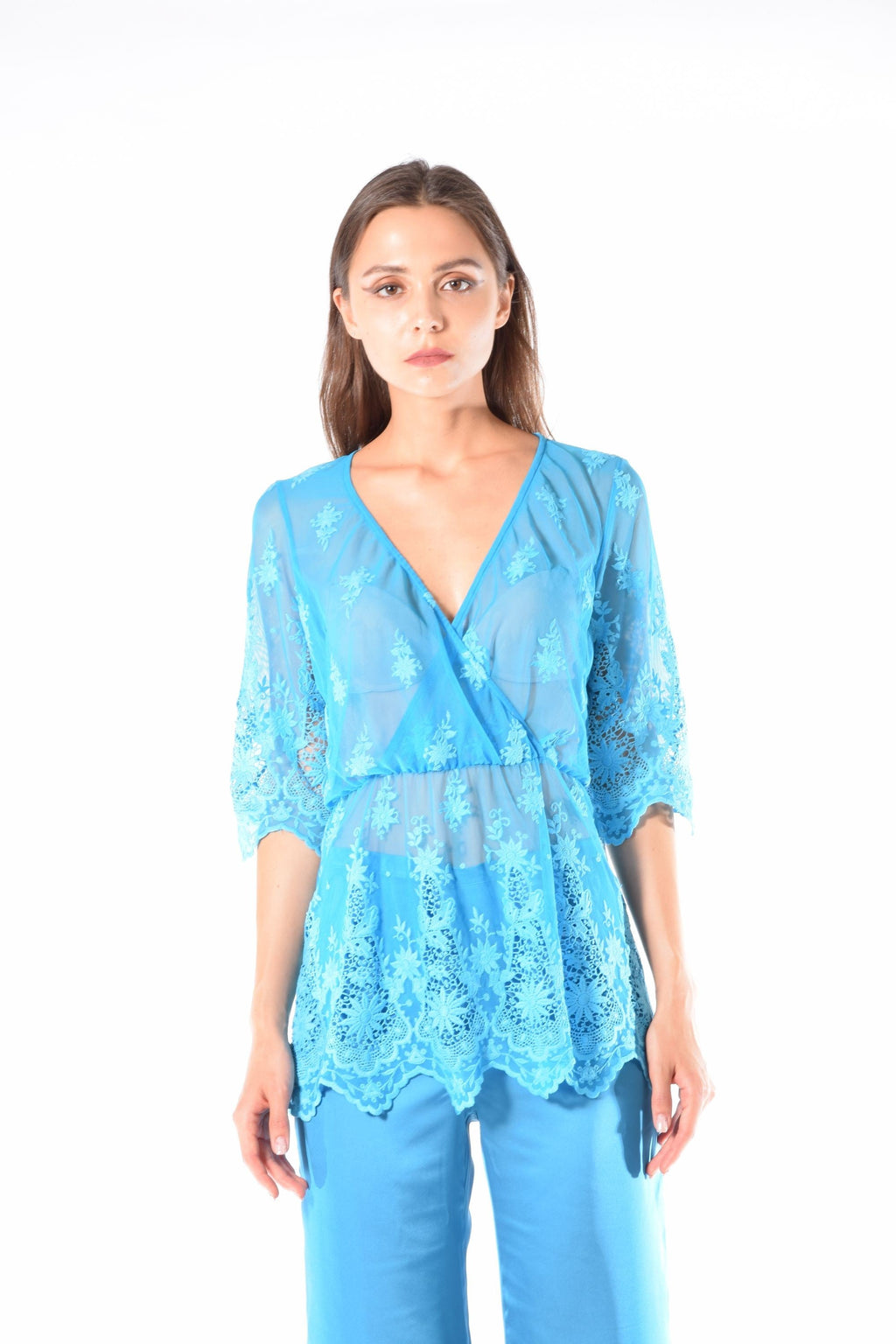Casacca azzurra in pizzo