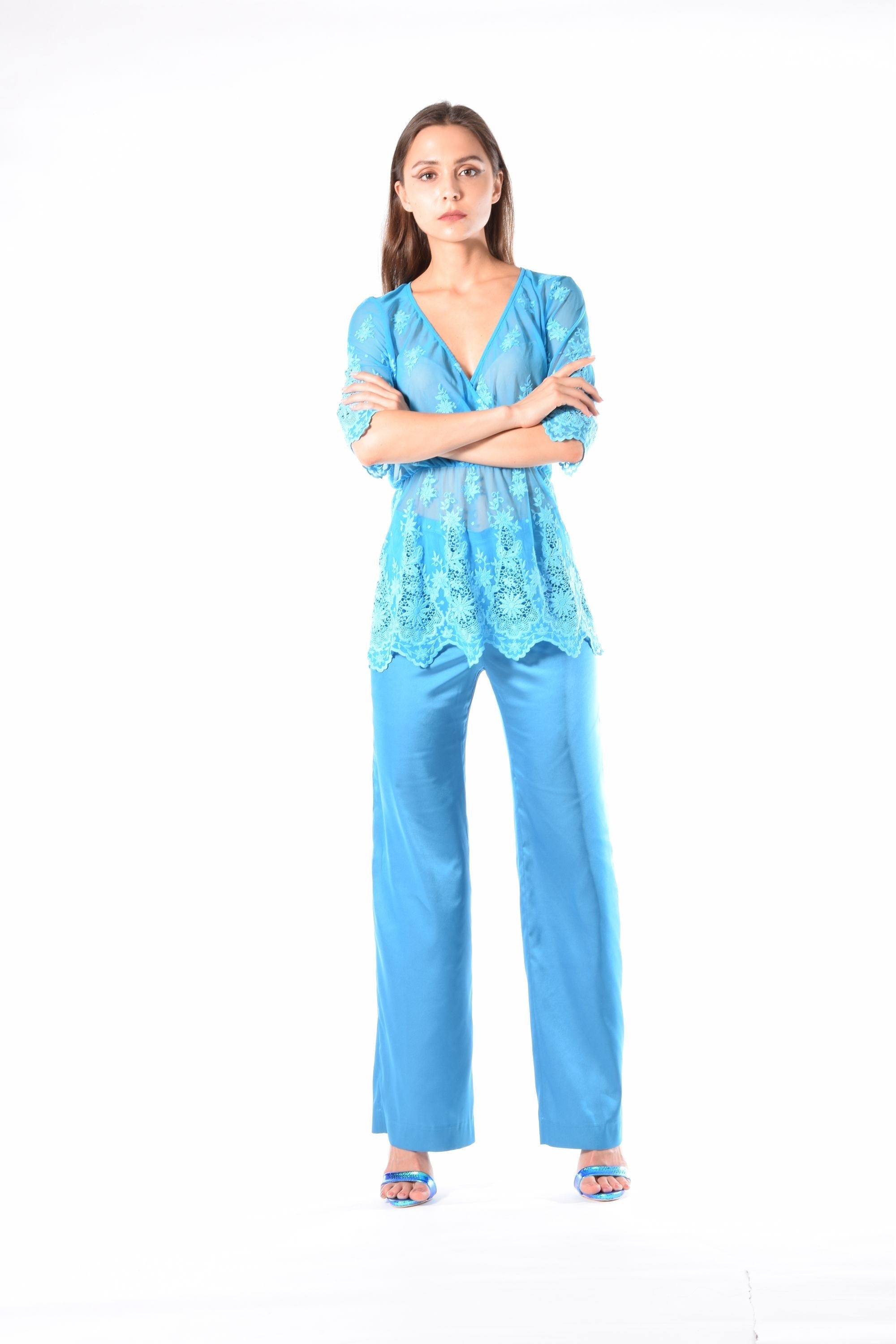 Casacca azzurra in pizzo