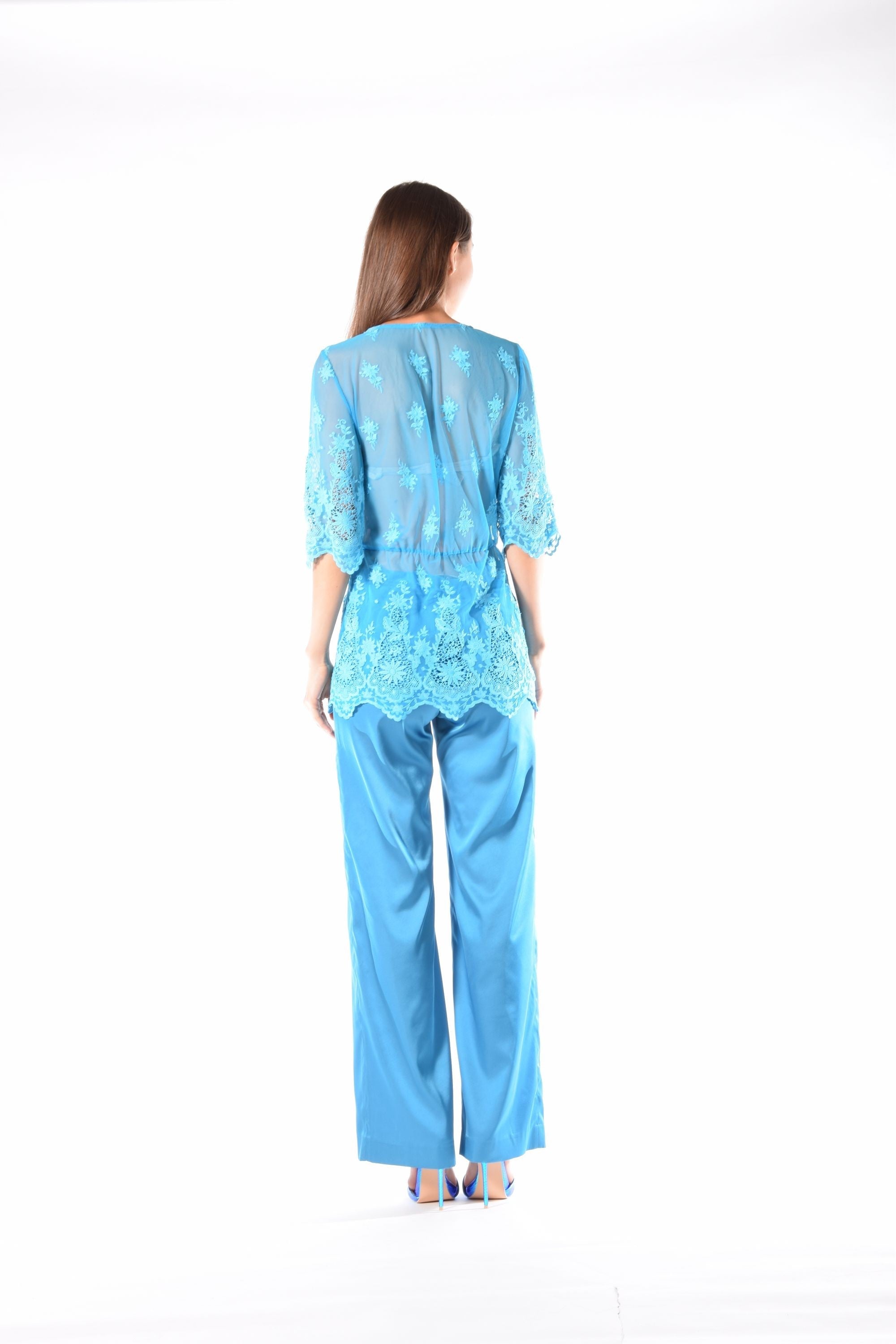 Casacca azzurra in pizzo