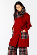 Cappotto rosso dettagli scozzesi