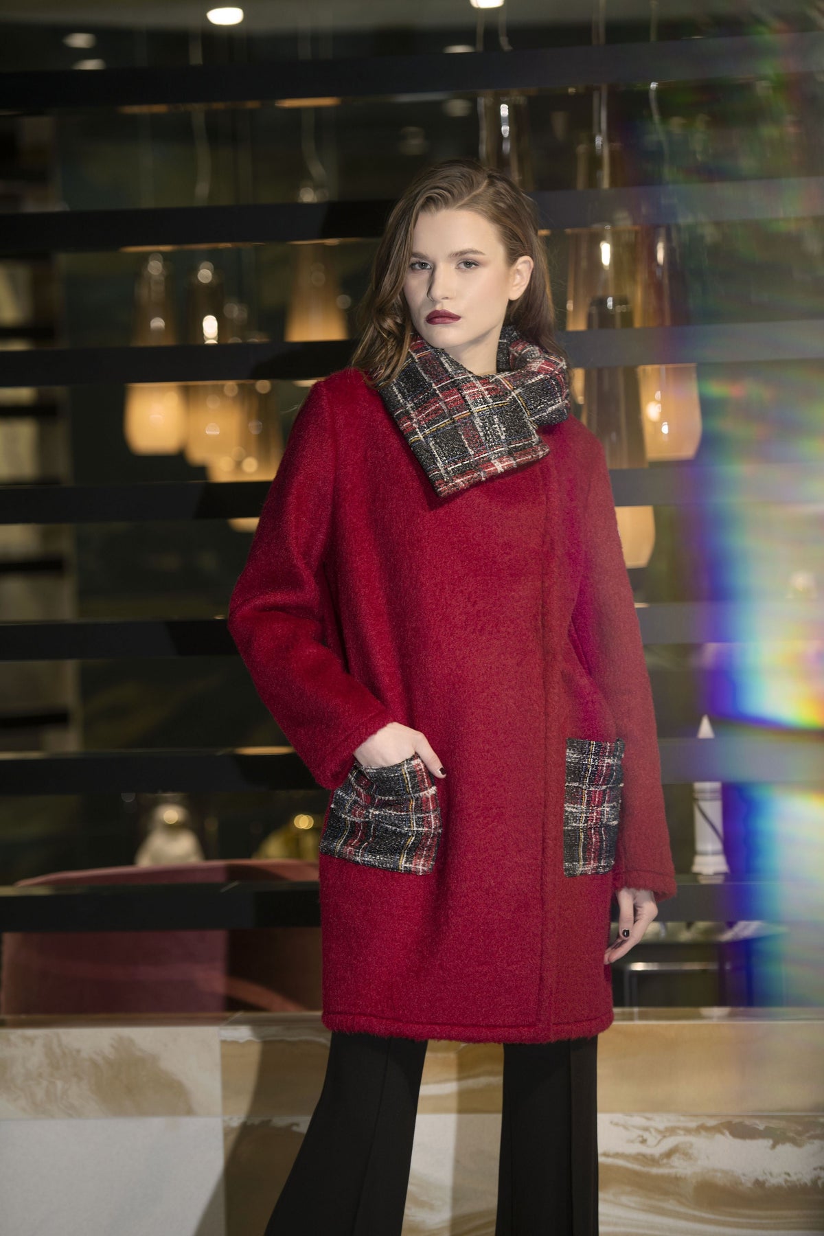 Cappotto rosso dettagli scozzesi
