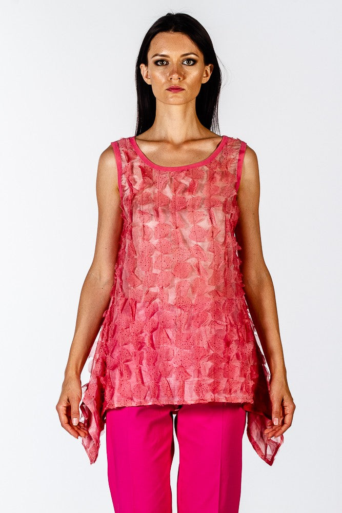 Top rosa con petali